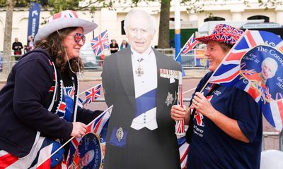 Charles, William and Kate greet people outside Buckingham Palace – as it happened