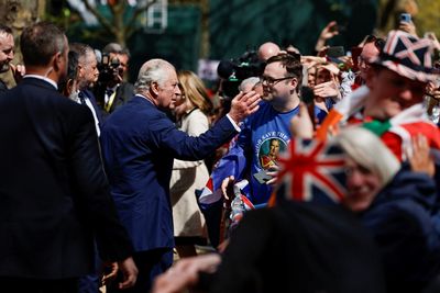 King Charles greets wellwishers outside palace before coronation