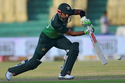 Azam takes Pakistan to top ODI ranking in win over New Zealand