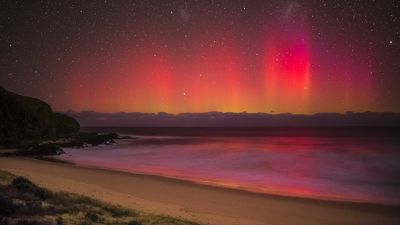 Aurora australis provides regional tourism opportunity as stargazers seek out clear night skies