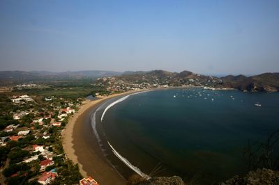 Nicaraguan paradise draws Americans, Europeans despite political strife