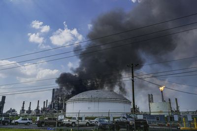Texas petrochemical plant fire sends 5 workers to hospital