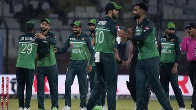 Babar Azam leads Pakistan to big win over NZ and No. 1 ODI ranking