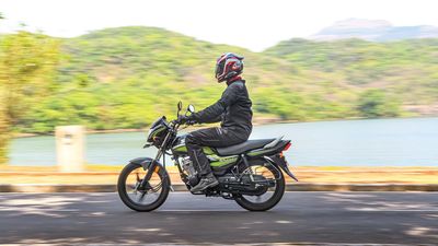 Honda Shine 100 makes for a lightweight and efficient rides