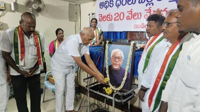 Congress to launch “Satyagraha” demanding minimum wages for workers