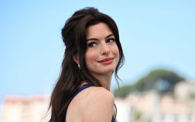 Anne Hathaway just gave this outdated retro look a reboot on her patio – and design experts love it