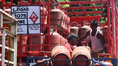 Indane customers irked as backlog of refill domestic cylinders piles up
