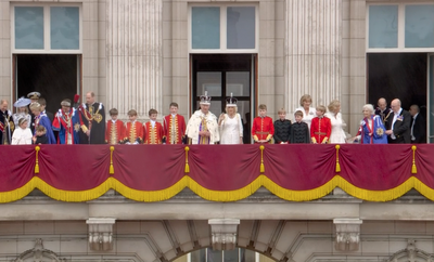 How much money does the royal family bring in tourism?