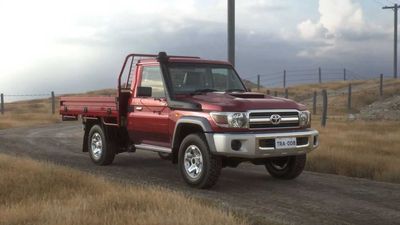 Toyota Land Cruiser J70 Gets New Four-Cylinder Diesel Engine, Keeps V8
