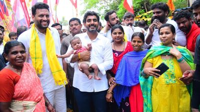 Students, residents pour out their woes to Lokesh as Yuva Galam padayatra enters Kurnool