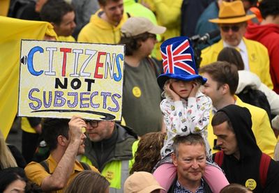 'Evil sods': Republican marchers jeered by royalists in London