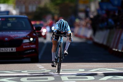 La Vuelta Femenina: Realini surges in two-up sprint over Van Vleuten to win stage 6 in Laredo