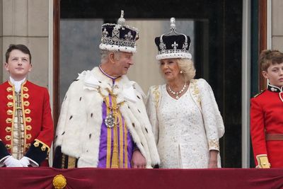 Queen jokes with King about wet weather as Brits get drenched at coronation