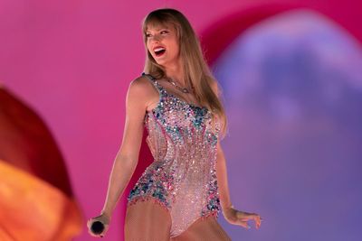 Taylor Swift returns to Nashville, reveals 'Speak Now' date