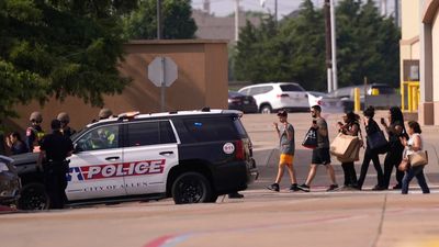 Gunman kills eight and wounds seven in mass shooting at Texas outlet mall