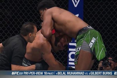 UFC 288 video: Kennedy Nzechukwu savagely puts Devin Clark to sleep with standing guillotine choke