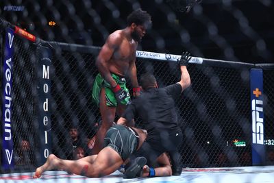 Kennedy Nzechukwu def. Devin Clark at UFC 288: Best photos