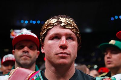 Frustrated Canelo Alvarez can take valuable homecoming lesson from gutsy John Ryder