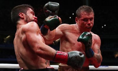 Canelo Álvarez outpoints valiant John Ryder in rowdy Mexican homecoming