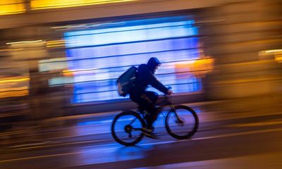 UK rapid grocery firms plan to put riders back on zero-hour contracts