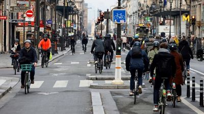 France to invest €2 billion by 2027 to get people on their bikes