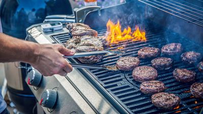 How to light a gas grill – expert advice for stress-free cooking