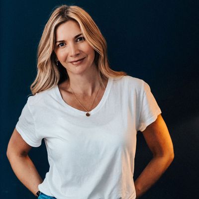 Home Truths with Lisa Faulkner - find out what love-it-or-hate-it smell says 'home' to her