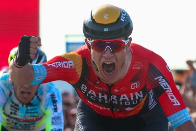 Milan speeds to Giro d'Italia stage two triumph