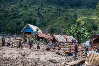 Deaths from Congo floods approach 400 as search continues