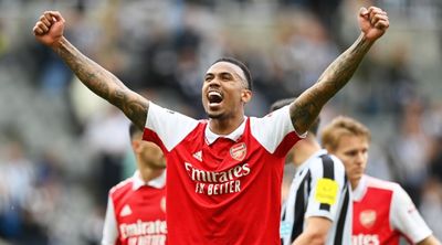 Arsenal keep Premier League title hopes alive with 2-0 win at Newcastle