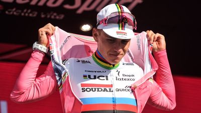 Australian rider Kaden Groves blamed after 'nasty' Giro d'Italia crash on stage two