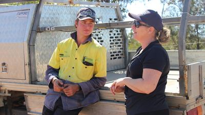 Students try farm work on school holidays as agriculture industry seeks young people