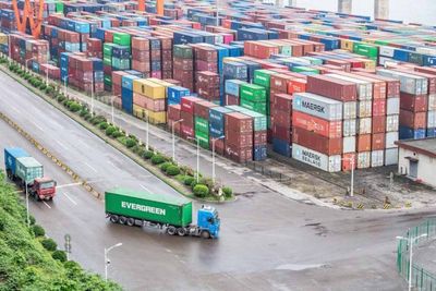 China's logistics activities slow in April, expectations unabated