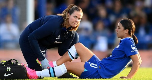 Sam Kerr limps off with ankle injury during thumping Chelsea win - ABC News