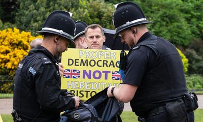 Met police ‘regret’ arrest of anti-monarchy protesters at coronation
