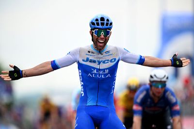 Giro d'Italia: Michael Matthews claims stage 3 in uphill sprint