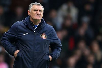 Sunderland into Championship play-offs after Millwall collapse