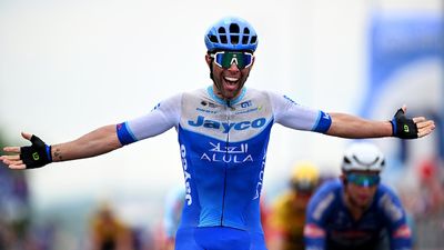 Michael Matthews wins Giro d'Italia stage 3, Kaden Groves finishes third, Remco Evenepoel retains lead