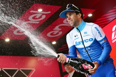 Matthews bounces back from retirement thoughts with Giro d'Italia stage win