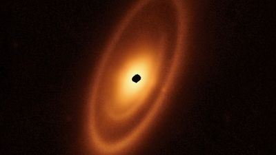 NASA's James Webb Space Telescope spies debris belts around Fomalhaut star