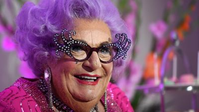 Barry Humphries to be farewelled in Sydney instead of home city Melbourne