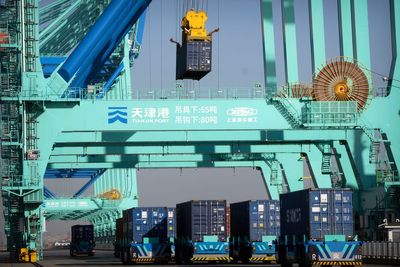 China exports up 8.5% in April in unexpected climb