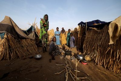Sudan capital rocked by air strikes, looting