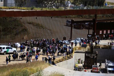 Hundreds of migrants amass near US-Mexico wall with COVID ban set to end