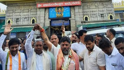 D.K. Shivakumar visits Mysuru a day before polls, courts controversy