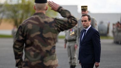 Defence minister says HIV-positive people are now allowed to join French army