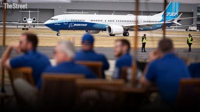 Boeing Jumps on $40B 737 Max Order; Ryanair Bets Big on Postpandemic Travel