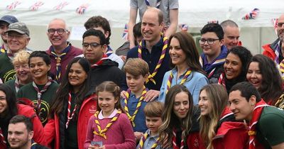 The adorable moments between Kate William and kids during family volunteer day out