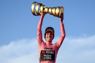 How much prize money did Simon Yates get for winning the Giro d'Italia?
