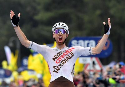Giro d’Italia: Aurelien Paret-Peintre wins stage four as Andreas Leknessund claims lead